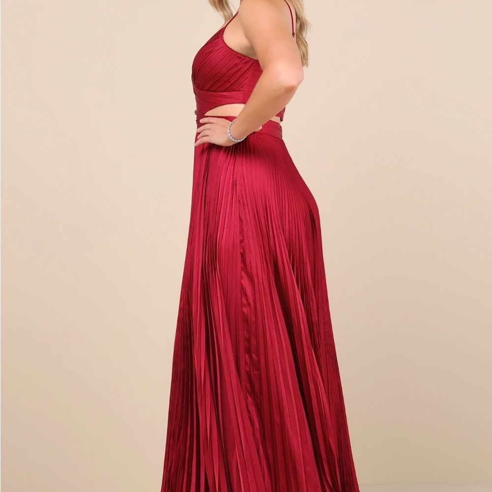 NWT Lulu’s-Pleated Cutout Maxi Dress-Got the Glam-Wine Red - Picture 4 of 8